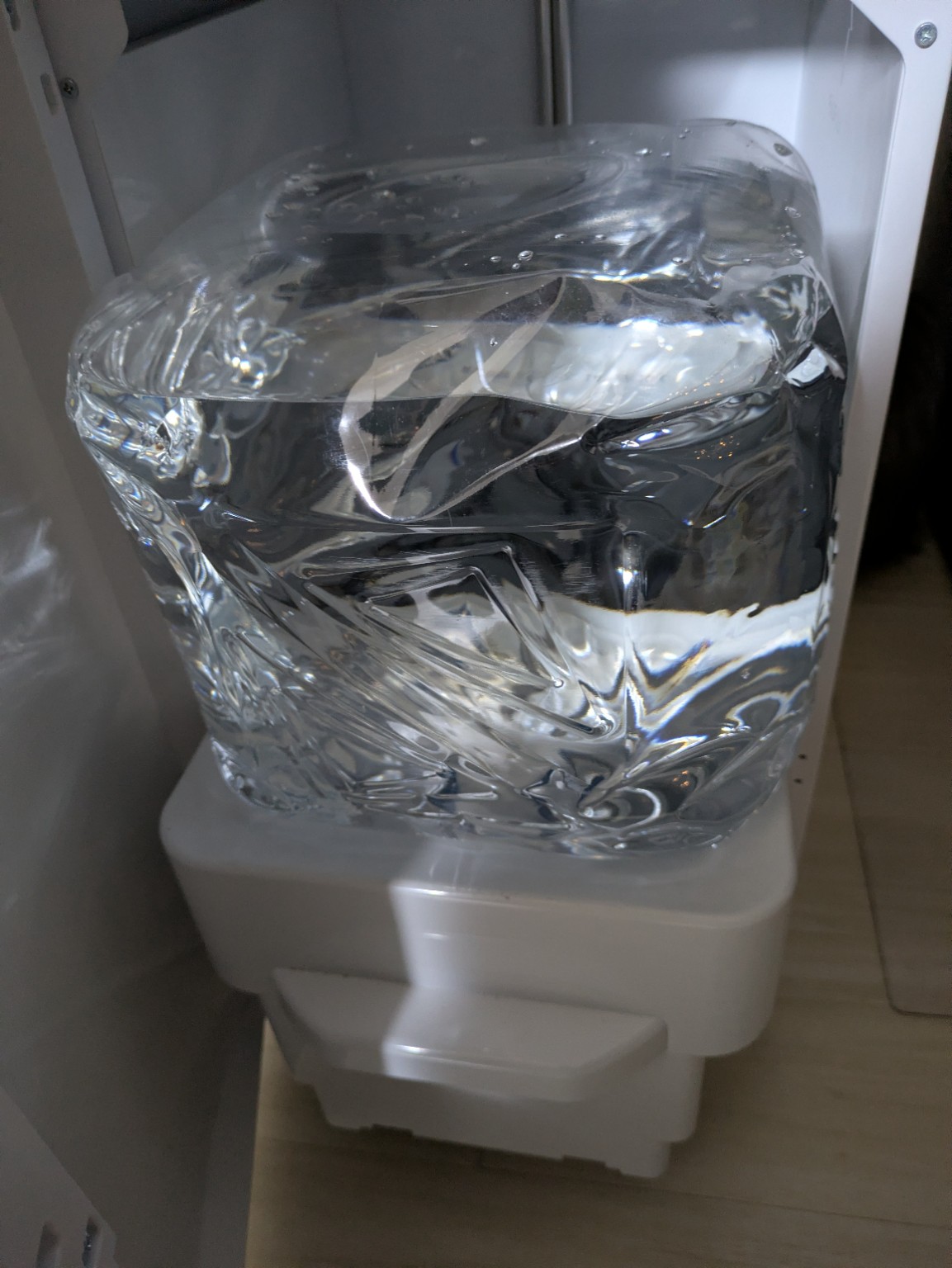 フレシャスの交換用ボトルをひっくり返す前の状態